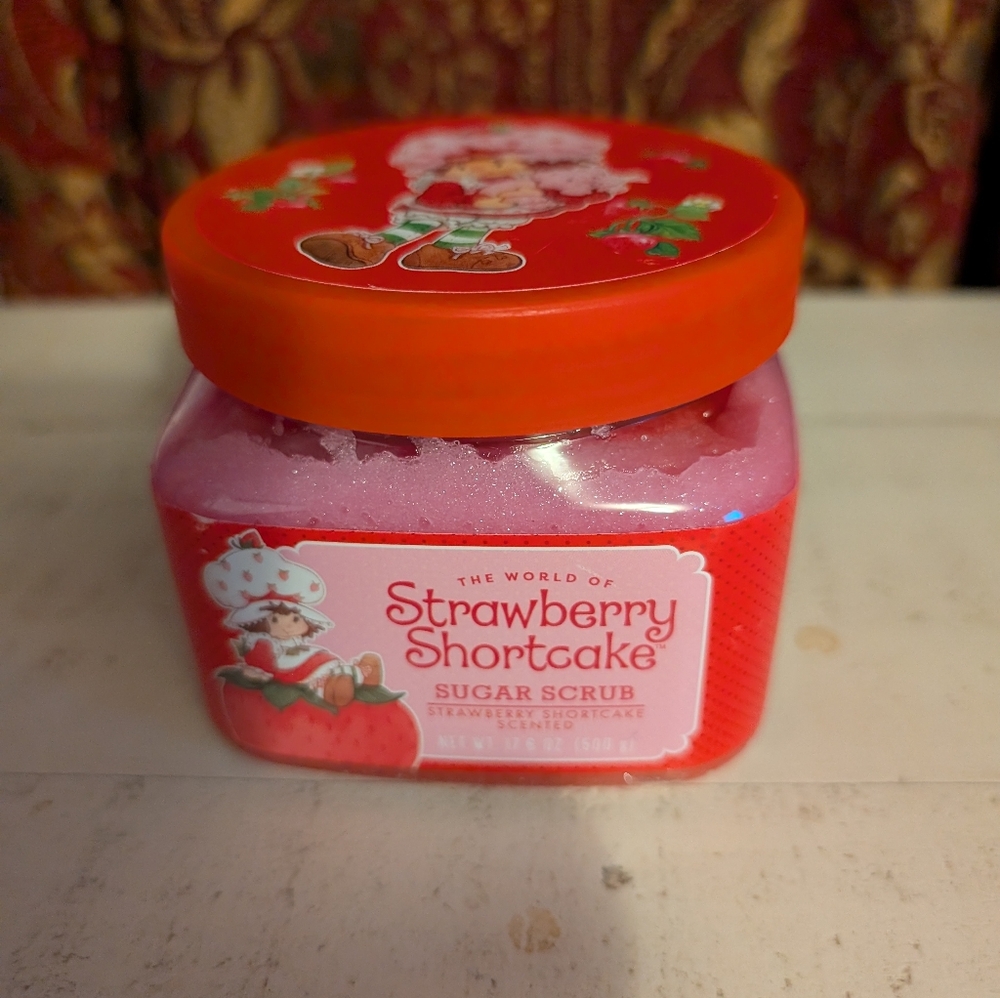 New Strawberry Shortcake Sugar Scrub 17.6 oz Scented Exfoliating Body Care